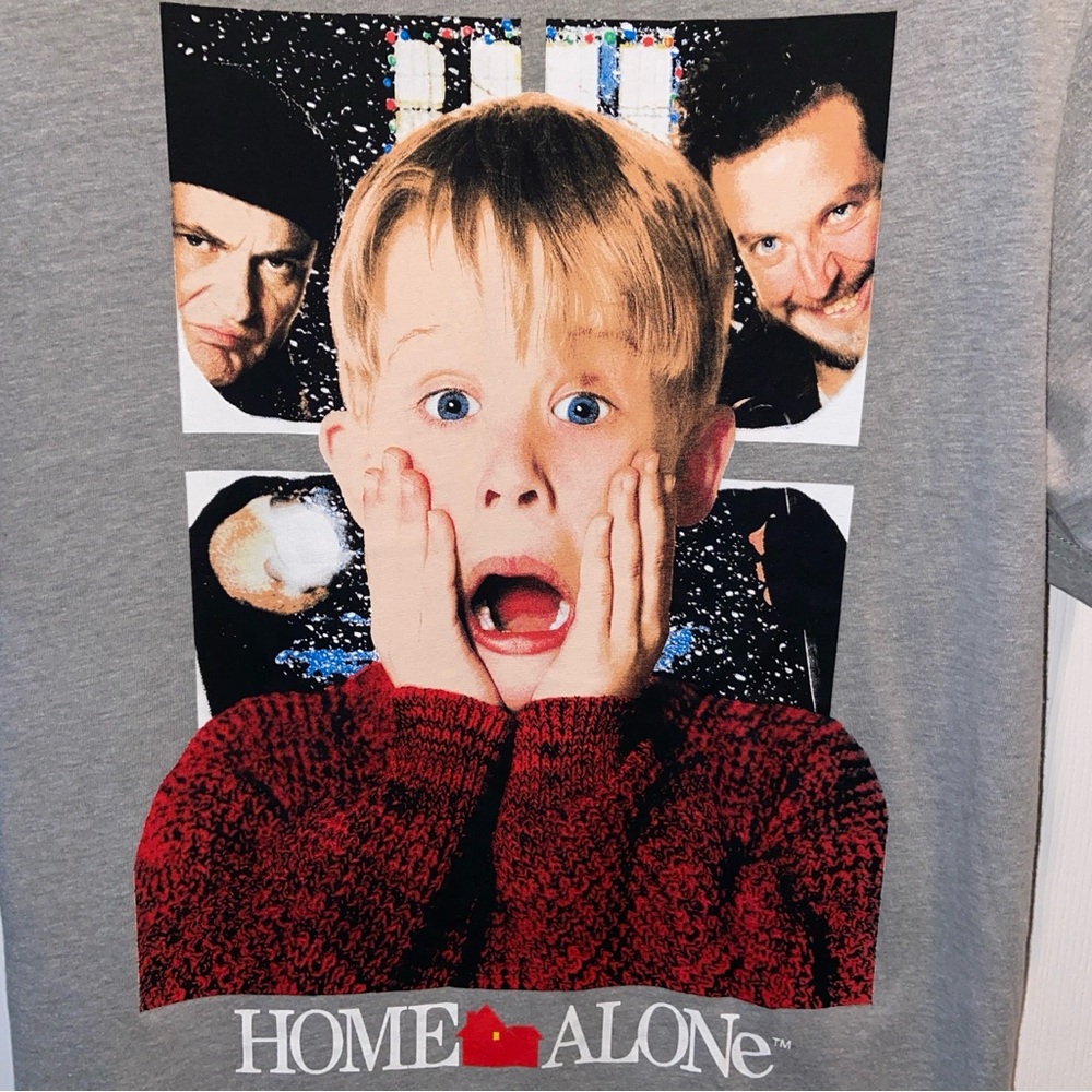 Home Alone Gray Men’s T-Shirt / Medium - Picture 2 of 4